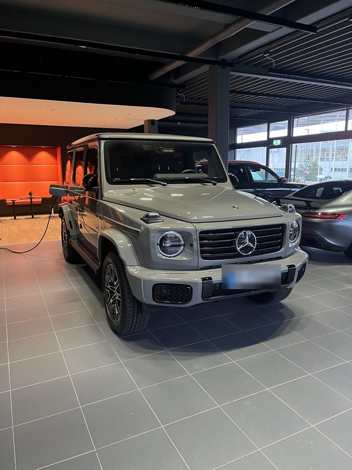 Mercedes-Benz G-Klasse im Ausstellungsraum
