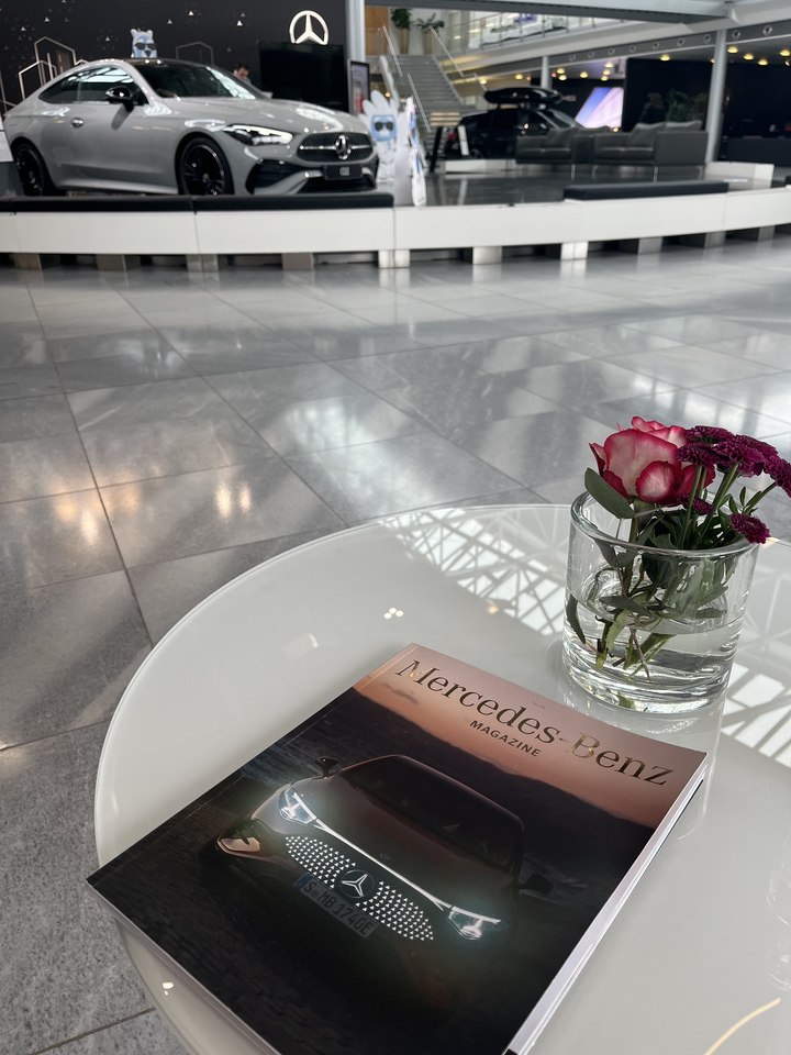 Mercedes-Benz Magazin im Ausstellungsraum