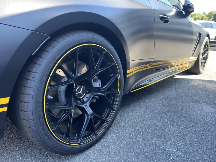 Rad und Bremse eines Mercedes-AMG im Detail
